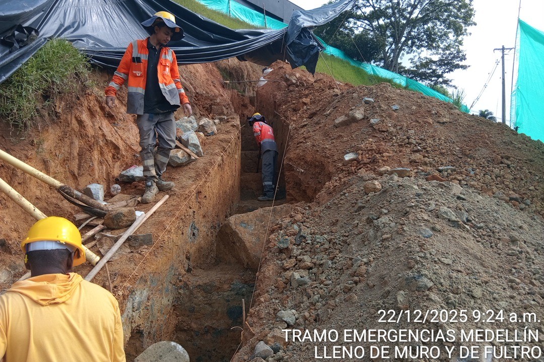 Edwin Mosquera trabajando